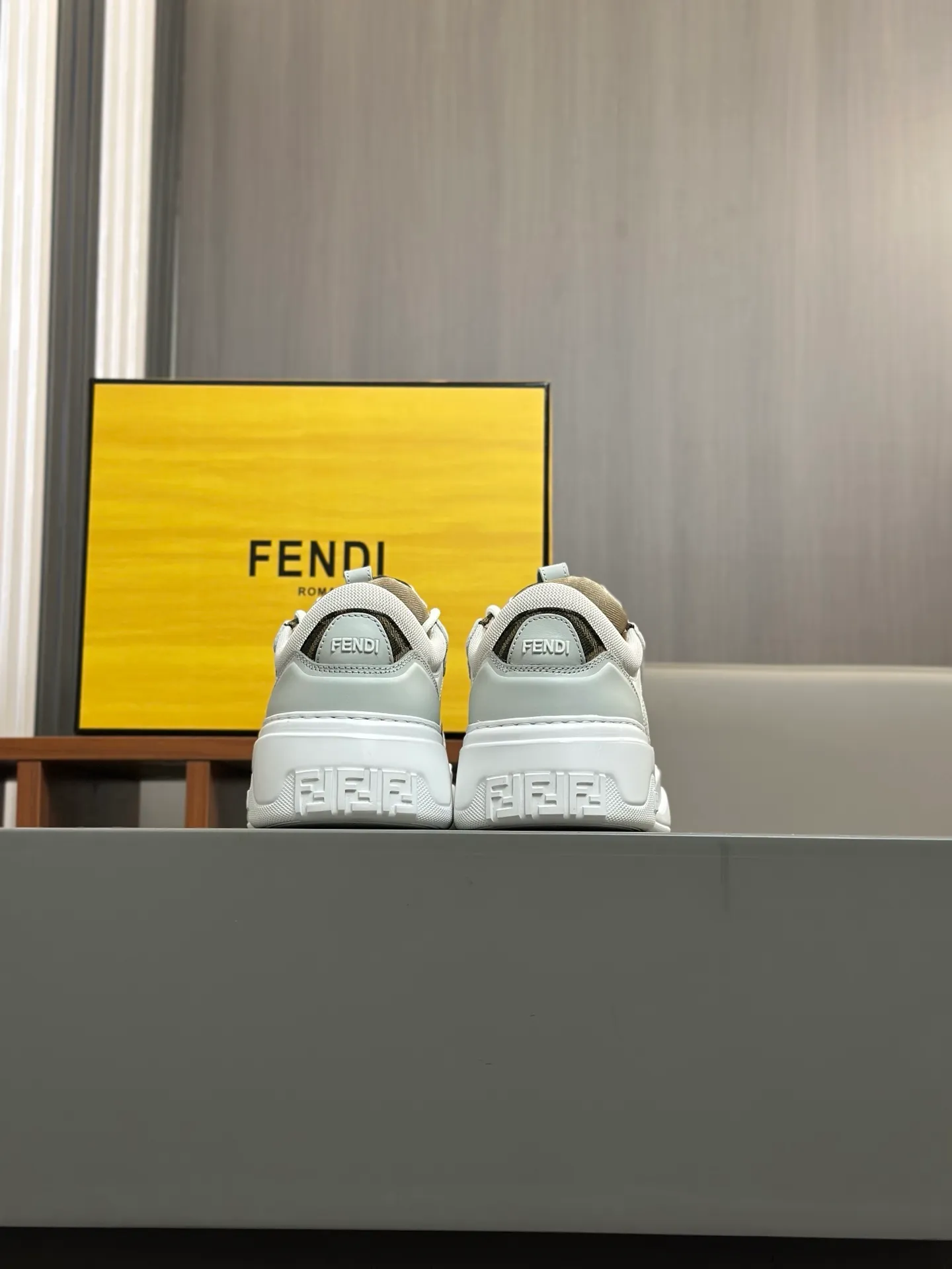 [FENDI] Fendi men's shoes 💰780💰 - High-end quality original casual sports shoes - Upper: Nappa calfskin, pebbled calfskin, tongue and heel; injection molded brand logo plastic module - Lining: brand canvas - Outsole: ultra-light T men's shoes 💰R foam rubber; molded outsole - Super high quality control, fine workmanship: highlighted (high-end, luxury, grade) -Size :39-44 (38, 45, can be customized)